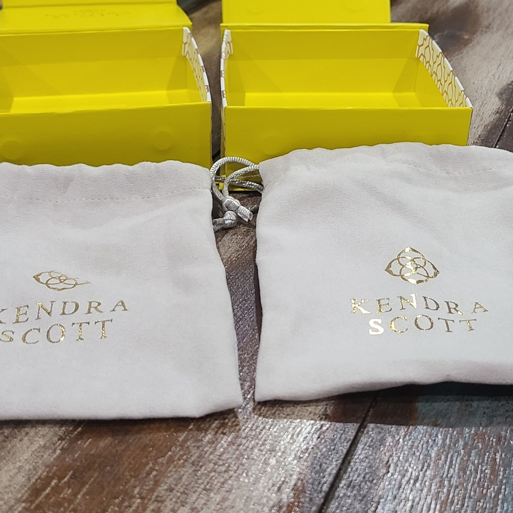 Kendra Scott boxes
